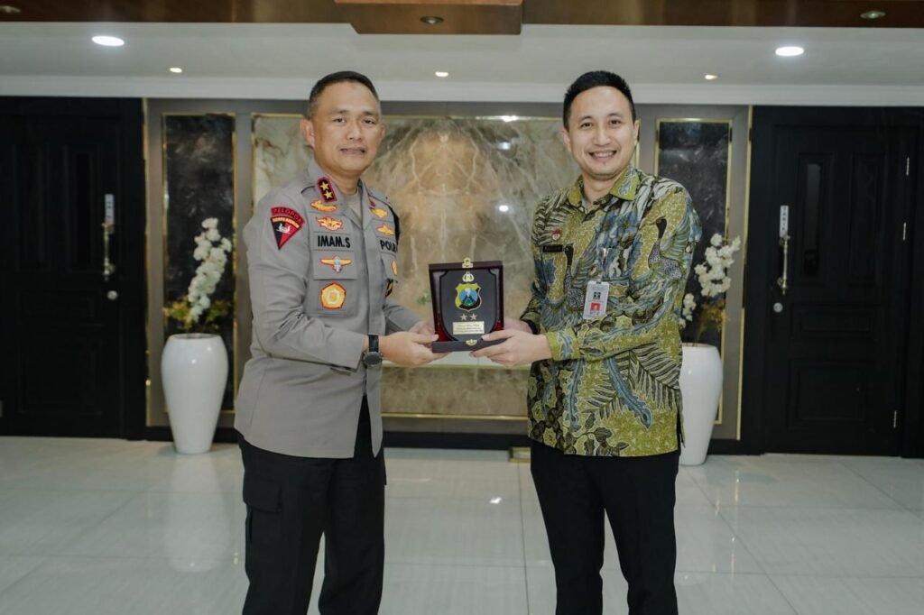 Kapolda Jatim Terima Kunjungan Kepala Imigrasi Surabaya Bahas Inovasi Autogate dan Immigration Lounge