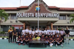 Kapolresta Banyuwangi Lepas Atlet Bola Voli U-15 Menuju Kejurprov Jatim di Sidoarjo