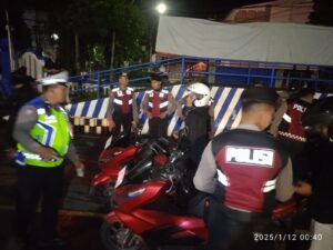 Razia Cipta Kondisi Minggu Dini Hari Polres Kediri Kota, 29 Pengendara Ditindak – 11 Motor Ditahan