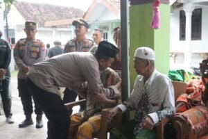 Polres Mojokerto Beri Santunan Duka Kepada Korban Ledakan di Puri