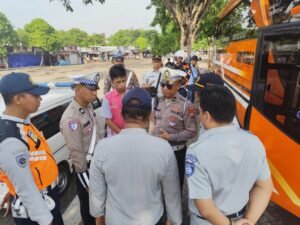 Tingkatkan Keselamatan Polres Gresik Bersama Jasa Raharja dan Dishub Gelar Ramp Check Bus Pariwisata