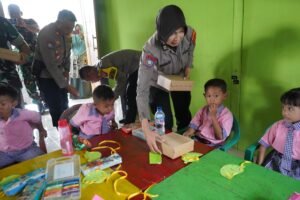 Sambang Taman Kanak – kanak, Polres Probolinggo Berbagi Makanan Bergizi