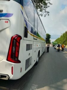 MEMBAHAYAKAN KESELAMATAN PENGGUNA JALAN SOPIR PO. BUS DI TINDAK ANGGOTA SATLANTAS POLRES KEDIRI