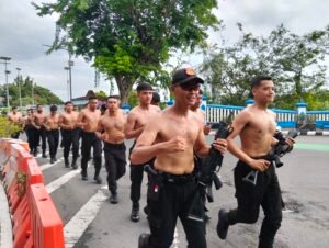 Lari 4,5 KM,Salah Satu Cara Personel Sat Samapta Polres Kediri Kota Jaga Kesehatan dan Kebugaran