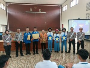 Satlantas Polres Kediri Kota Edukasi Pelajar SMAN 1 Kediri tentang Keselamatan Berlalu Lintas
