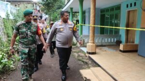 Polres Pasuruan Salurkan Bantuan untuk Korban Pergeseran Tanah di Purwodadi