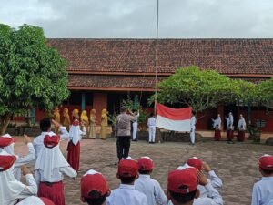 Jadi Irup, Personel Polsek Ringinrejo Sampaikan Pesan Anti Bullying pada Siswa SDN Deyeng 2