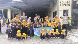 Polsek Kepung Kenalkan Profesi Kepolisian kepada Siswa PAUD Al Hasan Brumbung