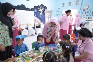 Ketua YKB Jatim Salurkan Makan Bergizi Gratis di Situbondo dan Bondowoso