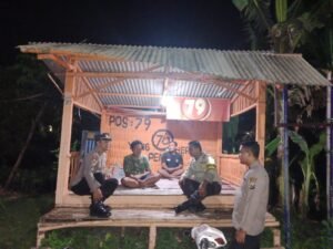Patroli Pemukiman, Polsek Warujayeng Ingatkan Warga Pentingnya Jaga Kamtibmas