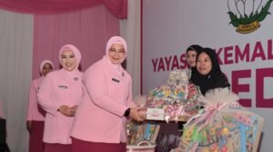 Dukung Gizi Anak, Ketua PYKB Daerah Jatim Berbagi di TK Kemala Bhayangkari  Nganjuk