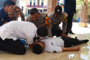Polres Pelabuhan Tanjungperak Bekali Bhabinkamtibmas dengan Pelatihan PPGD