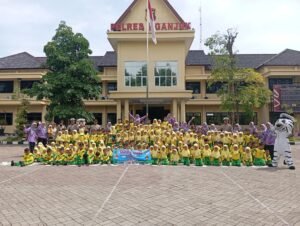 Kunjungan Edukasi PAUD Kecamatan Nganjuk, Anak-anak Dikenalkan Profesi Polisi Sejak Dini