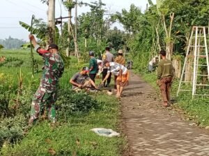 Bhabinkamtibmas dan Babinsa Desa Begendeng Kec Jatikalen, Kompak Kerja Bakti Bersama Warga