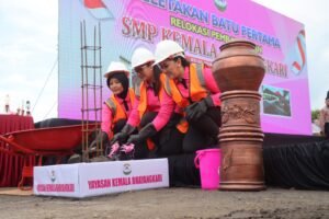 Ny. Juliati Sigit Prabowo Lakukan Peletakan Batu Pertama Pembangunan SMP Kemala Bhayangkari, Tanda Komitmen Pendidikan