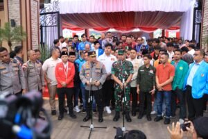 Kapolri dan Panglima TNI Bagikan Ribuan Bansos Jelang Ramadan
