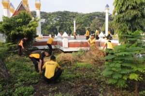 Jelang Ramadhan,Polres Kediri Bersihkan Tempat Ibadah