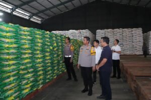 Kapolres Kediri Tinjau Gudang Bulog, Pastikan Stok Beras Aman Selama Ramadan