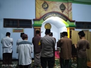 Polsek Warujayeng Gelar Silaturahmi Ramadan dan  Sholat Tarawih Bersama Jamaah Masjid Al-Mustaqim