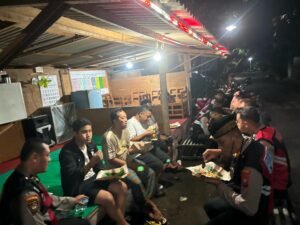 Sat Samapta Polres Kediri Kota Gelar Patroli SOTR Dan Sahur Bareng Warga, Sebagai Komitmen Wujudkan Ibadah Ramadhan Yang Nyaman Penuh Berkah