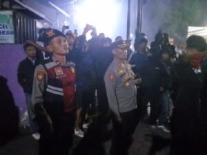 Cara Polisi Kediri Kota yang Dipimpin Kabag Ops Redam Emosi dan Kekecawaan Persikmania di Mess Pemain, Ada Apa ?