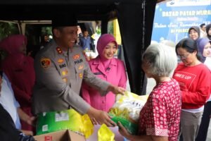 Polres Kediri Adakan Bazar Murah Ramadan, Warga Antusias Borong Sembako