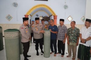 Berbagi Kebaikan di Bulan Ramadan, Polres Kediri Sumbangkan Karpet Sajadah