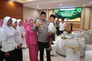Buka Bersama Anak Yatim, Kapolres Kediri Berikan Santunan