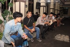 Warga Antusias Ikut Sahur Gratis Bareng di Polres Kediri Kota