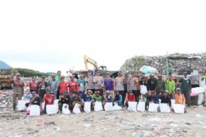 Wujudkan Ramadhan Penuh Berkah, Kapolres Kediri Kota Baksos di Tempat Pembuangan Akhir (TPA) Pojok