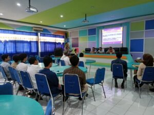 Satlantas Polres Kediri Kota Sosialisasikan Tertib Lalu Lintas di SMAN 2