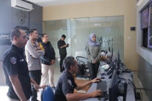 Optimalkan Keamanan, Kapolres Nganjuk Cek CCTV Command Center dan Layanan Publik