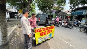 Polres Kediri Sidak Jasa Penukaran Uang Baru Jelang Lebaran