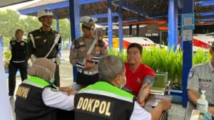 Sopir dan Kernet Jalani Tes Urine Di Terminal Pare Oleh Petugas Gabungan Dari Polres Kediri