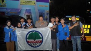 Polres Pasuruan Gandeng Mahasiswa Gelar SOTR Sembari Berbagi Makan Sahur Untuk Warga