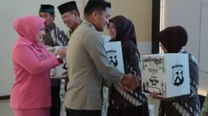 Polres Nganjuk Bagikan 1.618 Paket Parcel Lebaran untuk Anggota dan Masyarakat