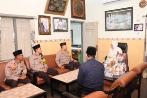 Momen Kapolres Kediri Kota Silatrahmi ke Ponpes Lirboyo