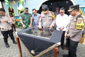 Kapolda Jatim Kunjungi Pos Terpadu Batos Pastikan Kesiapan Pengamanan di Lokasi Wisata Saat Libur Lebaran