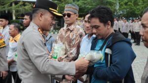 Polres Nganjuk Antar Zakat Fitrah ke Pelosok dengan Motor Bhabinkamtibmas
