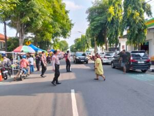 Personel Sat Samapta Polres Kediri Kota  Patroli Ngabuburit Guna Ciptakan Ramadhan Kondusif