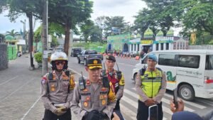 Polisi Atur Lalu Lintas di Titik Rawan, Pastikan di Wilayah Hukum Polres Kediri Kota Lancar Tanpa Kemacetan
