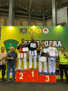 Anggota Polres Kediri Kota Raih Juara 3 di Kejuaraan Karate kediri open Piala Danbrigif 16 Wira Yuda Tahun 2025