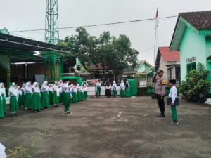 Jadi Irup, Kanit Binmas Polsek Ringinrejo Beri Penyuluhan di Sekolahan SD 