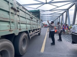 Polres Probolinggo Siagakan Personel dan Siapkan Jalur Alternatif Akibat Lubang di Jembatan Pajarakan