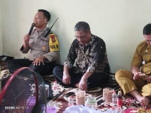 Kapolsek Gurah Bersama Jajaran Perangkat Desa Ajak Masyarakat Bersinergi Untuk Ciptakan Wilayah Yang Aman Dan Kondusif