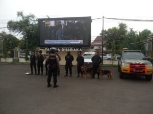 Sat Samapta Polres Kediri Kota Lakukan Sterilisasi Sebelum Ibadah Kamis Putih