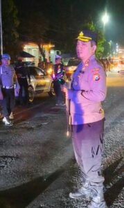 Kapolres Nganjuk Kawal Langsung Kepulangan Rombongan IKSPI di Perbatasan Wilangan