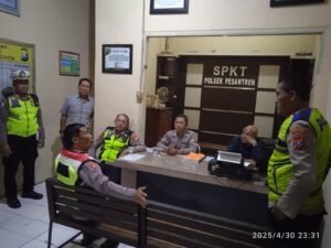 “Langkah Terakhir di Bawah Lampu Kota: Patroli Purna Tugas AKBP Mukhlason, Polisi yang Tak Pernah Istirahat”