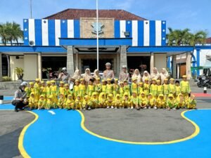 Satlantas Polres Kediri Kota Kenalkan Tertib Lalu Lintas Sejak Dini Lewat Program POLSANAK