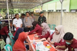 Cangkrukan Bareng Kapolres Kediri Kota Ajak Warga Jaga Kamtibmas, Serta Baksos dan Bakkes Gratis